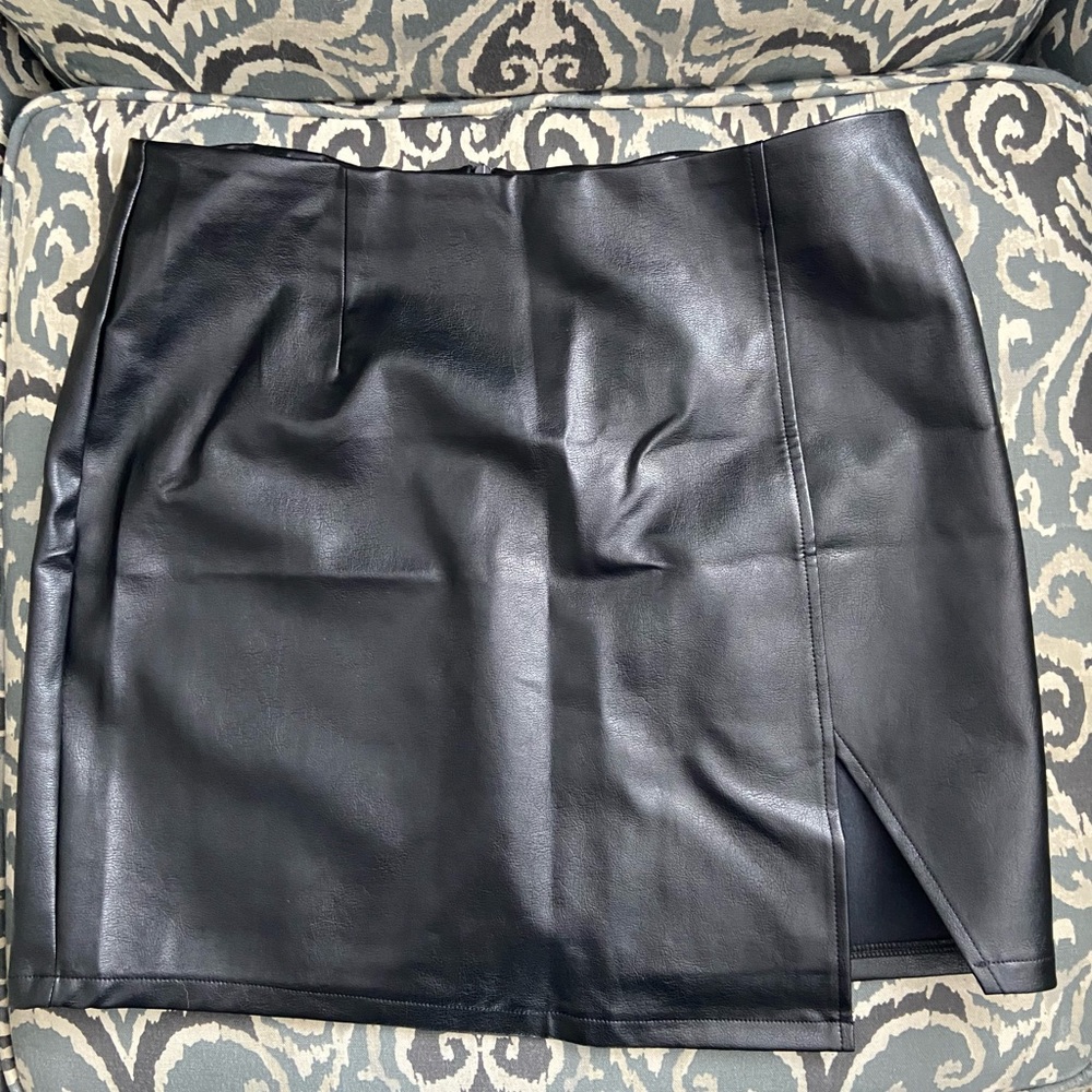Women’s faux leather skirt